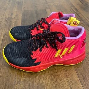 Super Dame 8 kids basketball shoes
